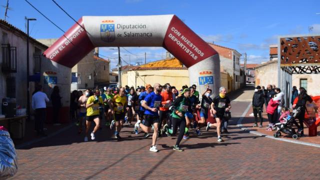 Salida del VIII Cross La Parrillada de Doñinos