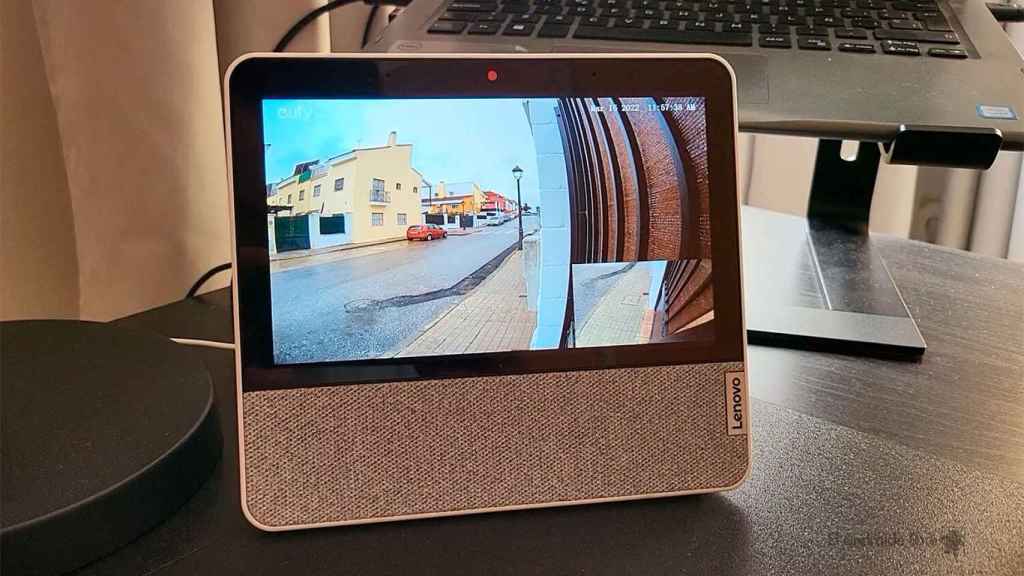 Vista de la cámara del timbre en un altavoz con asistente de Google