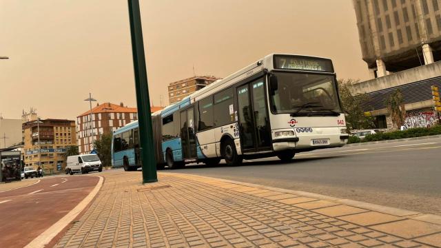 El ambiente marciano de Málaga este martes a causa de la calima, en imágenes