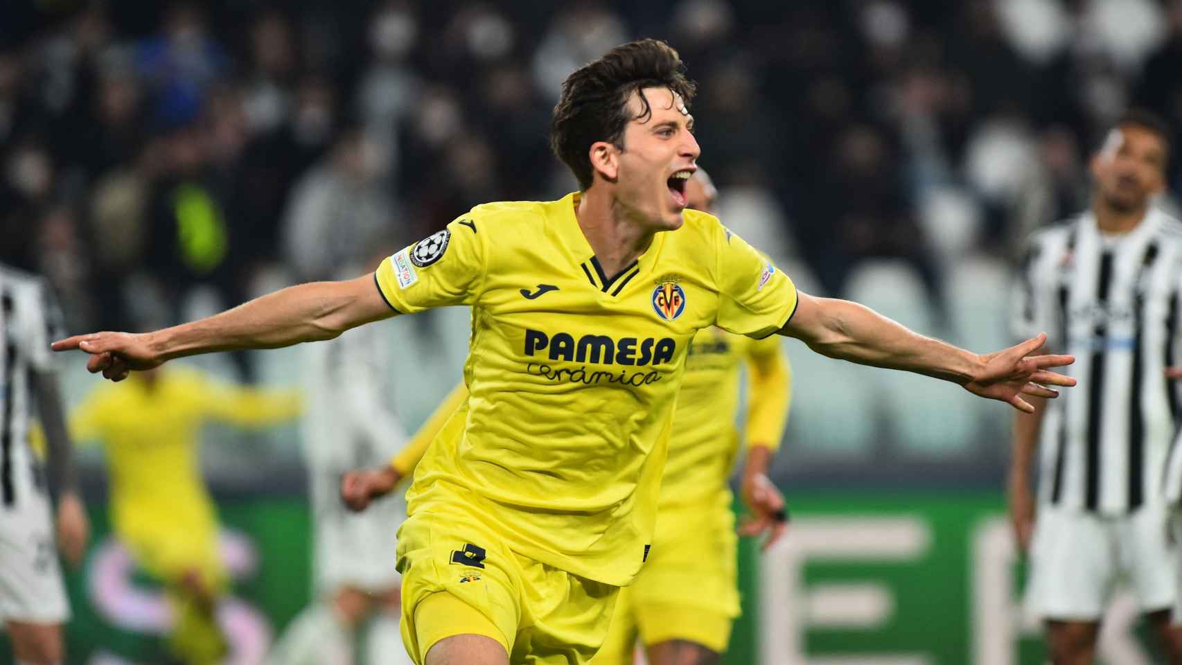 Pau Torres celebra su gol en el Juventus - Villarreal de la Champions League