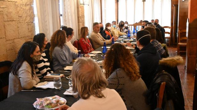 Reunión sobre educación en Valdepeñas. Foto: Ayuntamiento de Valdepeñas.