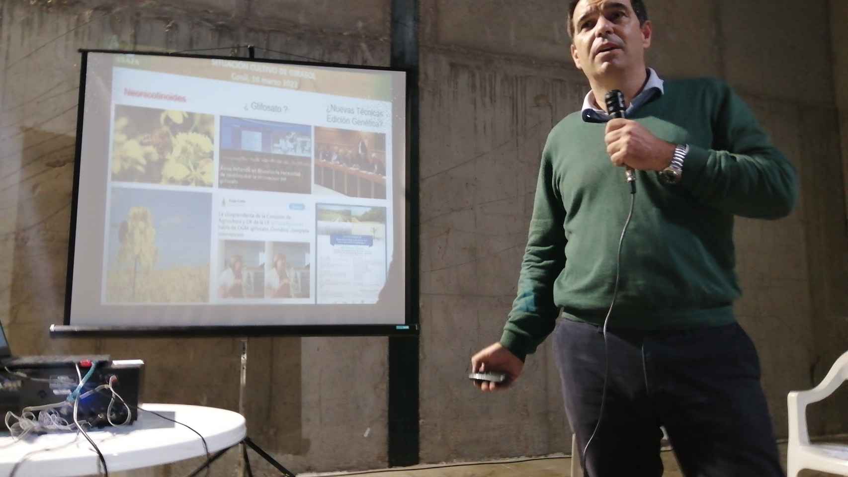 Pedro Gallardo, presidente de Asaja-Cádiz, en Conil, durante una de charlas sobre el mercado de girasol y la invasión de Ucrania.