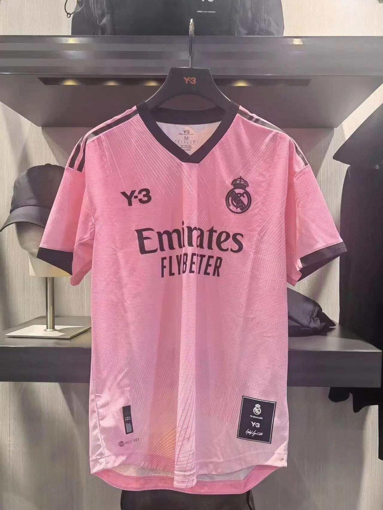 El Real Madrid jugará El Clásico de negro: se presenta la nueva equipación  con un diseño especial