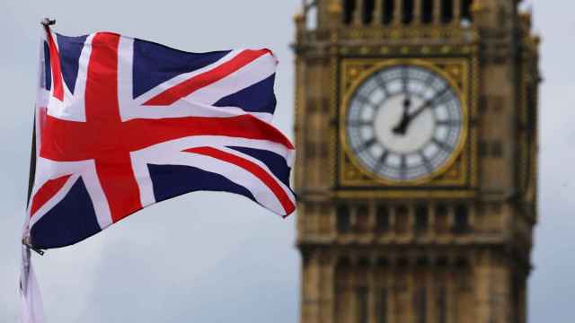Bandera británica frente al Big Ben (Londres).