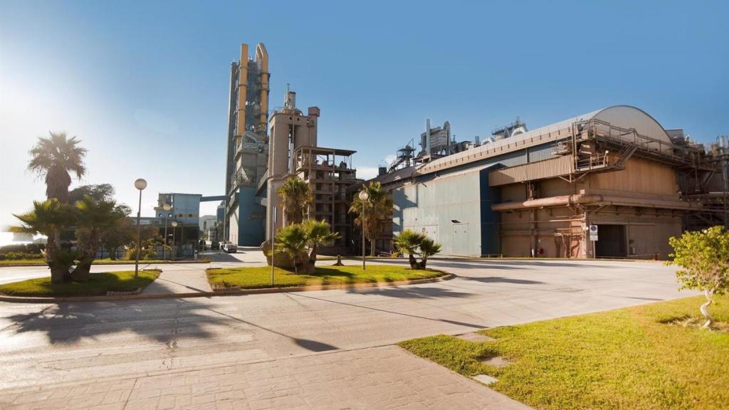 Instituto filosofía discreción El plan que mantiene la fábrica de cementos de Málaga y encaja la torre de  114 metros, en vigor