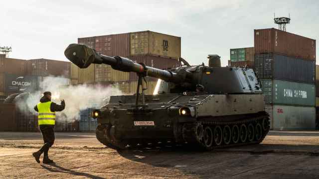M109 A5 del Ejército de Tierra desembarcando en Riga
