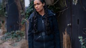 Rosario Dawson como Alma en la miniserie ‘DMZ’.