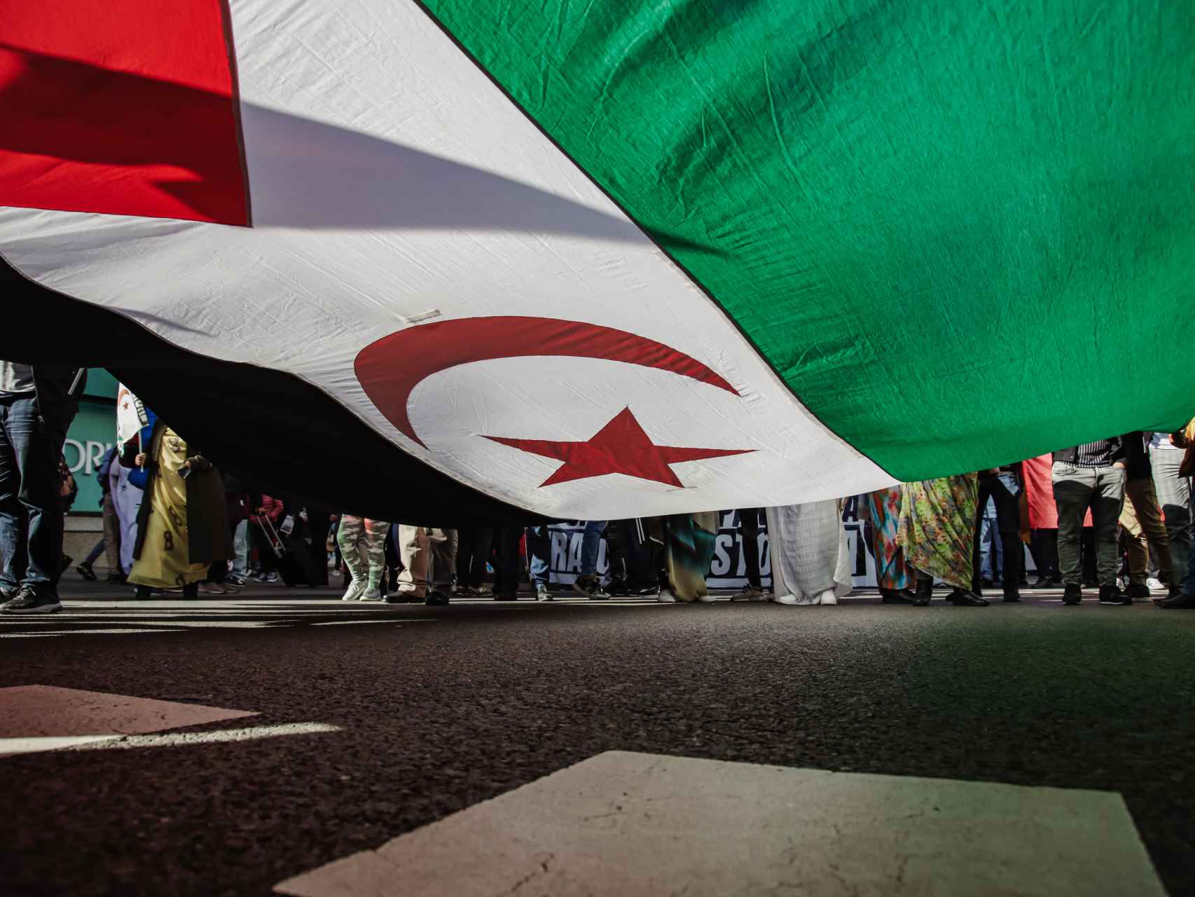 La bandera del Frente Polisario en una manifestación en Madrid el pasado mes de noviembre.