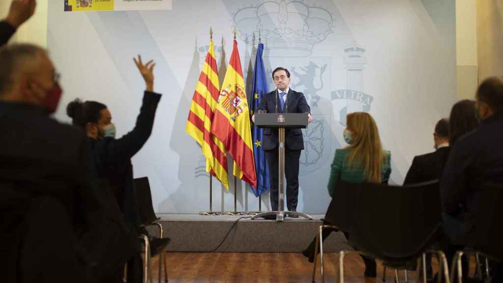 José Manuel Albares, en la rueda de prensa convocada de urgencia en Barcelona para explicar el acuerdo con Marruecos.