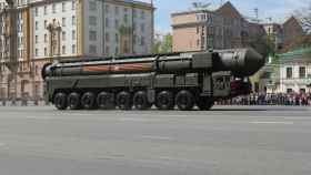 Un misil balístico intercontinental nuclear ruso RS-24 Yars.