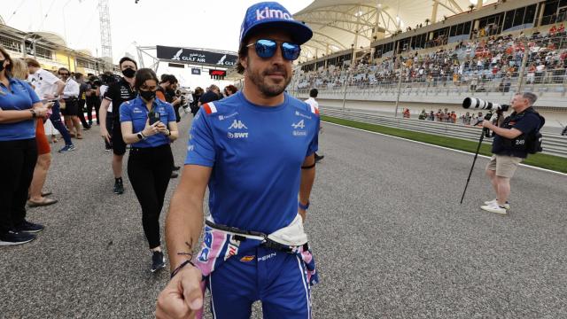 Fernando Alonso en el paddock