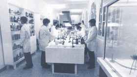Laboratorio de Química de la Escuela Sant Francesc de Berga (Barcelona) costeado por la Fundación Juan March en 1970
