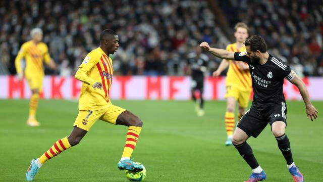 Nacho Fernández ante Dembélé en El Clásico entre Real Madrid y Barça