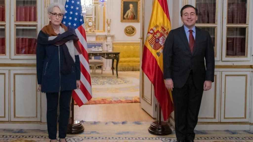 La subsecretaria de Estado de EEUU, Wendy Sherman, con el ministro de Exteriores español, José Manuel Albares.