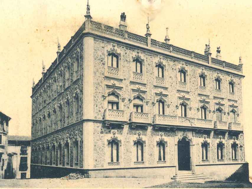 Hotel Castilla de Toledo, cuartel general de la represión franquista, en la actualidad sede de la Tesorería de la Seguridad Social.