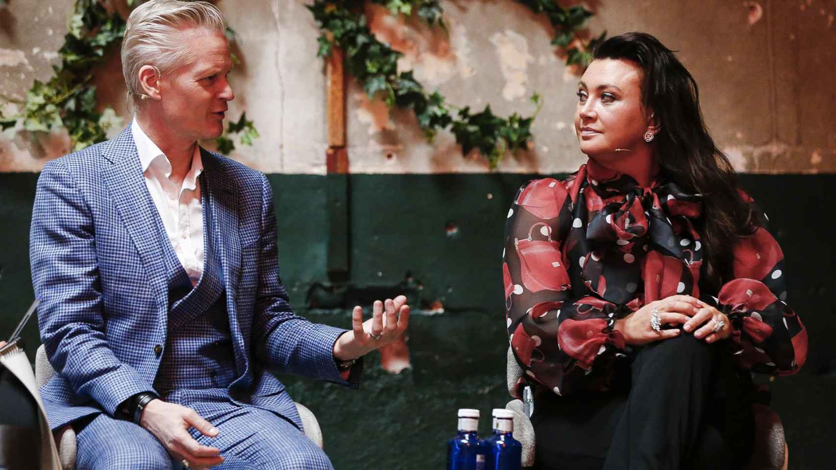 El experto en lenguaje corporal Henrik Fexeus y la autora sueca Camilla Läckberg presentan en Madrid su novela 'El mentalista'. Foto: EFE/Víctor Casado