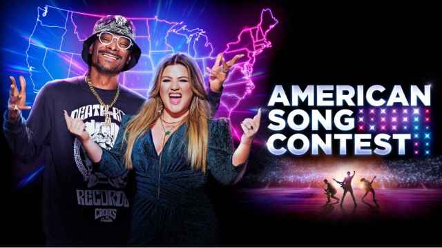 El rapero Snoop Dogg y la cantante Kelly Clarkson presentan la primera edición del 'American Song Contest'.