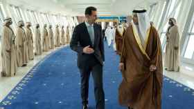 Bashar al-Assad y Sheikh Mansour Bin Zayed Al Nahyan, en la visita oficial.
