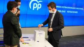 Pablo Casado vota en las primarias del Partido Popular en al sede de Génova. PP
