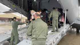 El avión A400M trae a niños ucranianos enfermos de cáncer.