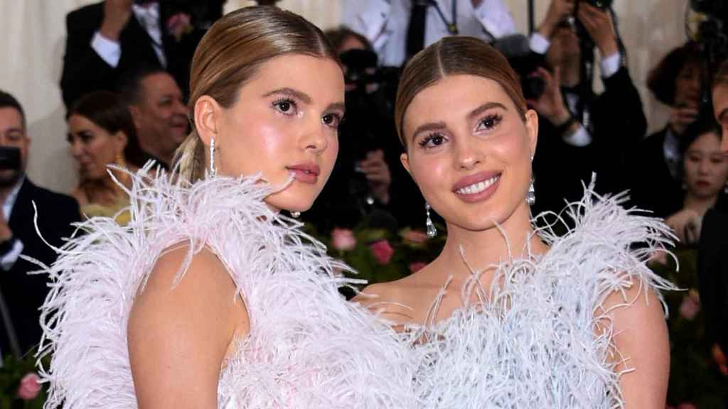 Las gemelas Victoria y Cristina Iglesias en la Met Gala de 2019.