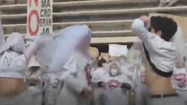 Protesta contra las macrogranjas a lo Rigoberta Bandini