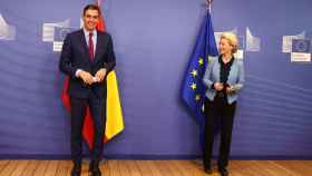 El presidente del Gobierno, Pedro Sánchez, durante su visita a la jefa de la Comisión, Ursula von der Leyen, este lunes en Bruselas.