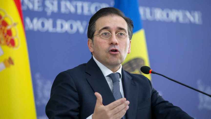 El ministro de Asuntos Exteriores José Manuel Albares durante su visita a Chisinau, Moldavia.