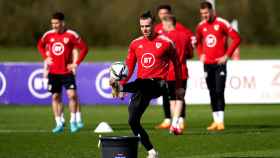 Gareth Bale durante un entrenamiento con la selección de Gales