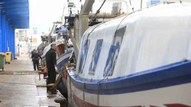 La mayor parte de la flota pesquera en la Comunidad Valenciana está amarrada con el mal tiempo y el precio del gasóleo.