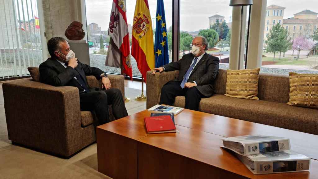 Reunión entre el presidente de las Cortes y el del CES