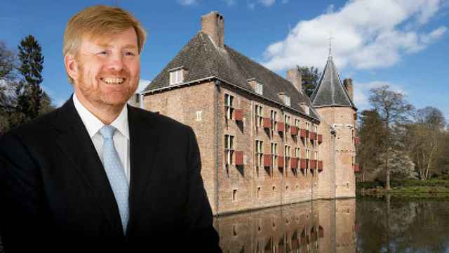 Guillermo de Holanda junto al castillo Het Oude Loo en un montaje de JALEOS.