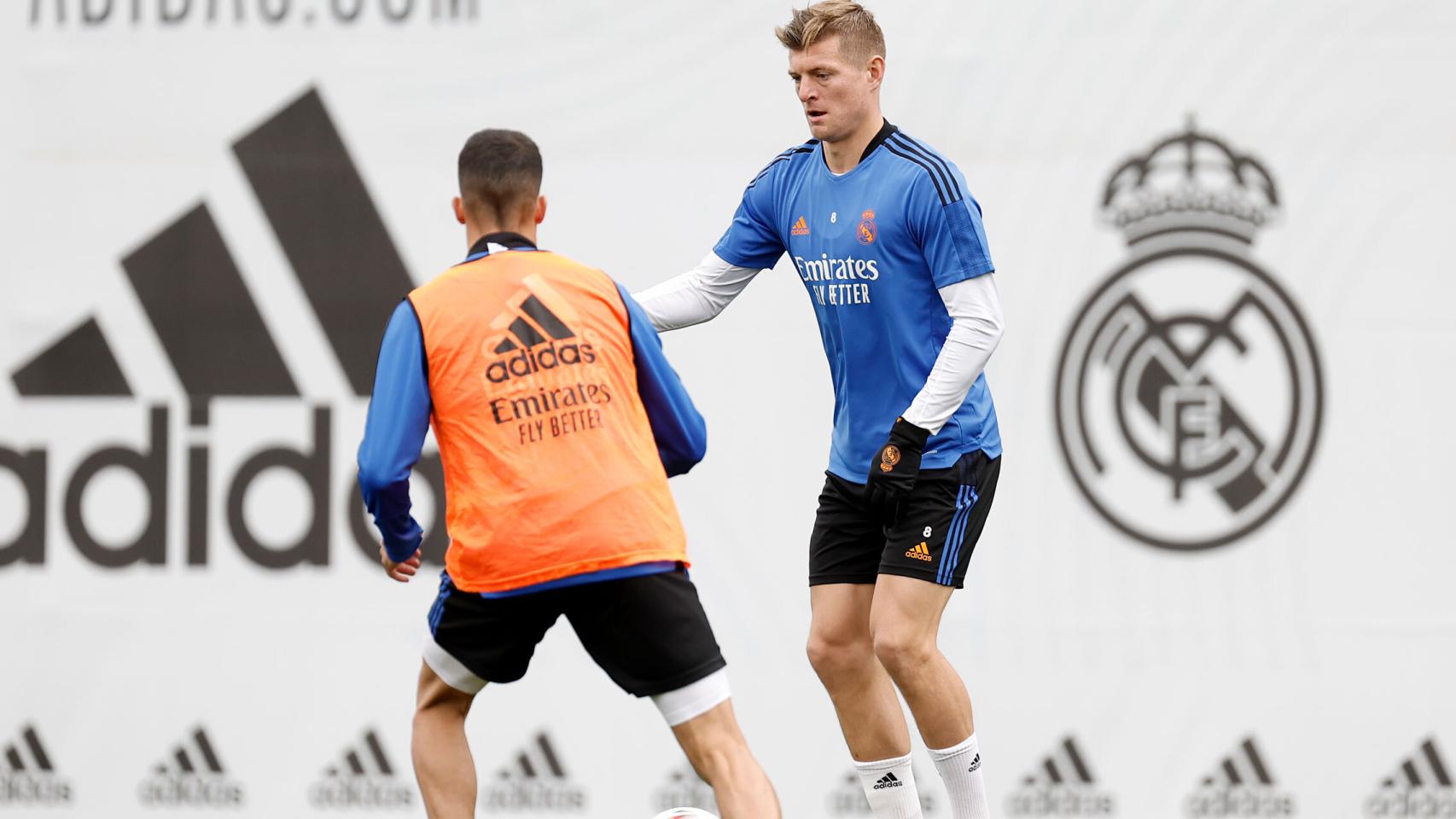 Toni Kroos y Lucas Vázquez, en el entrenamiento del Real Madrid