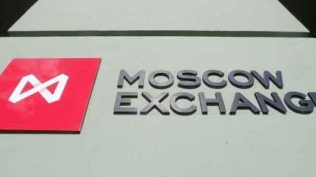 La Bolsa de Moscú reabre la negociación de acciones tras casi un mes cerrada