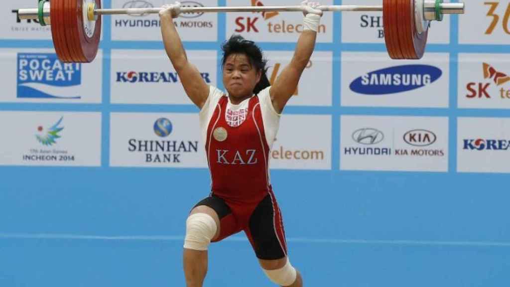 Zulfiya Chinshanlo during a weightlifting event