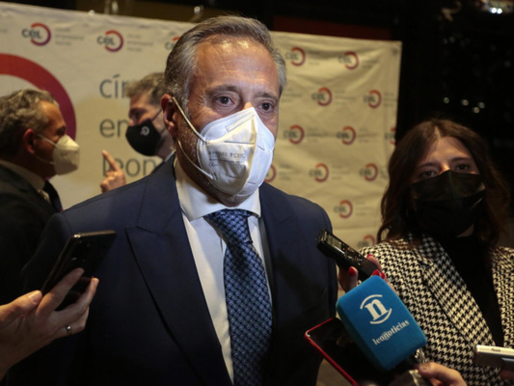 El presidente de las Cortes, Carlos Pollán, durante la entrega del Círculo de Oro, este viernes en León.