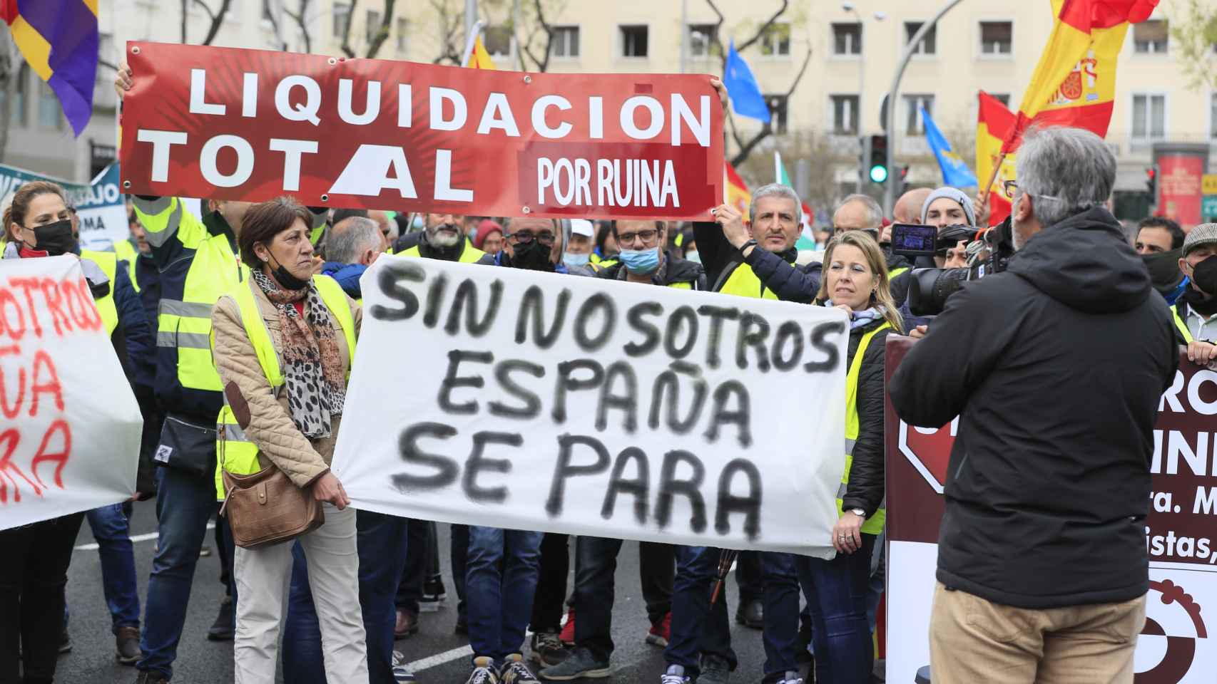 La plataforma que convocó el paro se manifiesta este viernes en Madrid frente al Ministerio de Transportes.