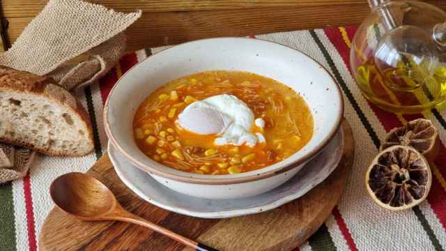 Sopa rápida con huevo en diez minutos para los que no saben cocinar