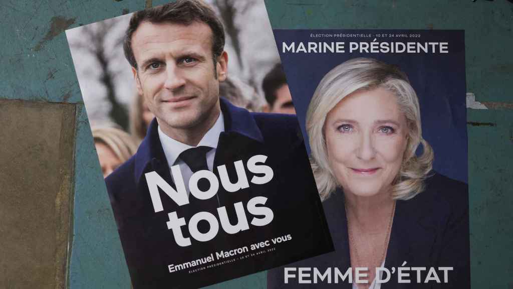Pósters electorales de Emmanuel Macron y Marine Le Pen.