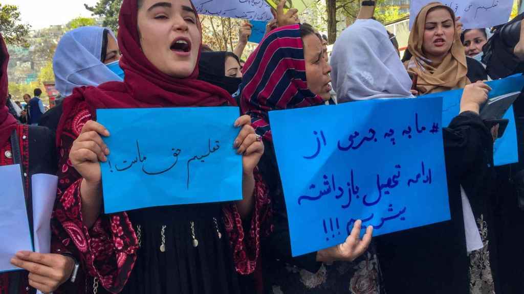 Alumnas afganas pidiendo la reapertura de las escuelas.