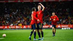Dani Olmo celebrando su gol con España