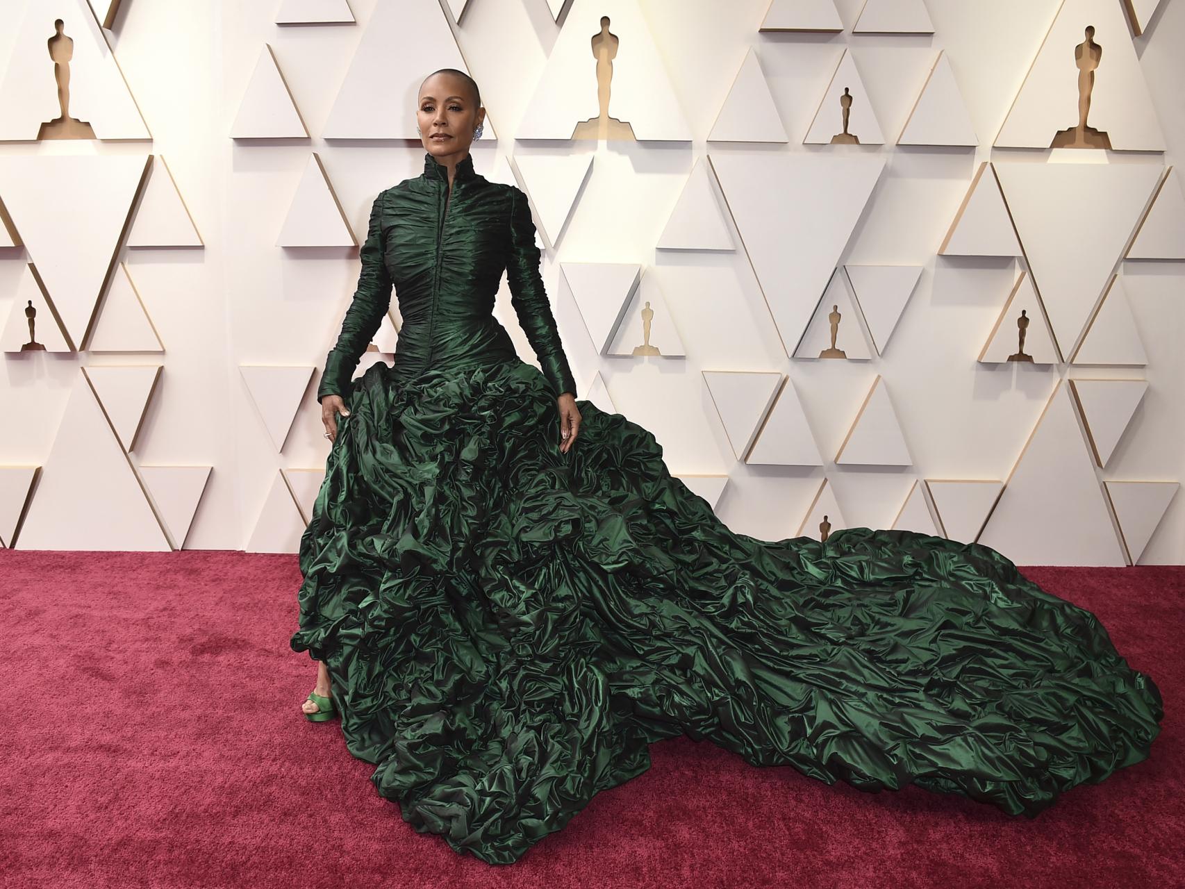 Los estilismos que menos han gustado en la alfombra roja de los Oscar 2022