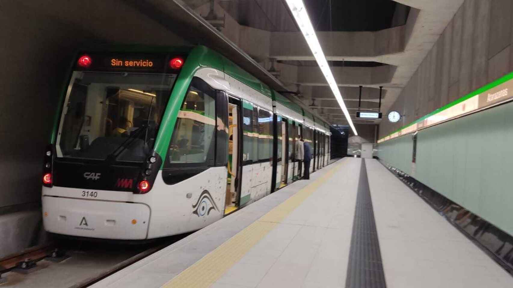 Imagen del Metro de Málaga en la estación Atarazanas.