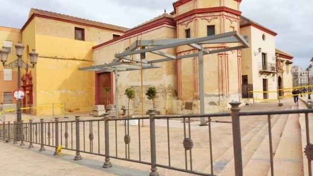 Imagen de la pérgola colocada junto a la iglesia de Santo Domingo, en Málaga.