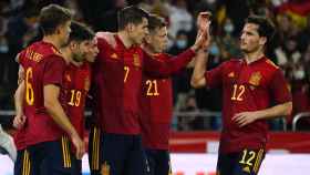 Los jugadores de la selección española de fútbol celebran el gol de Álvaro Morata