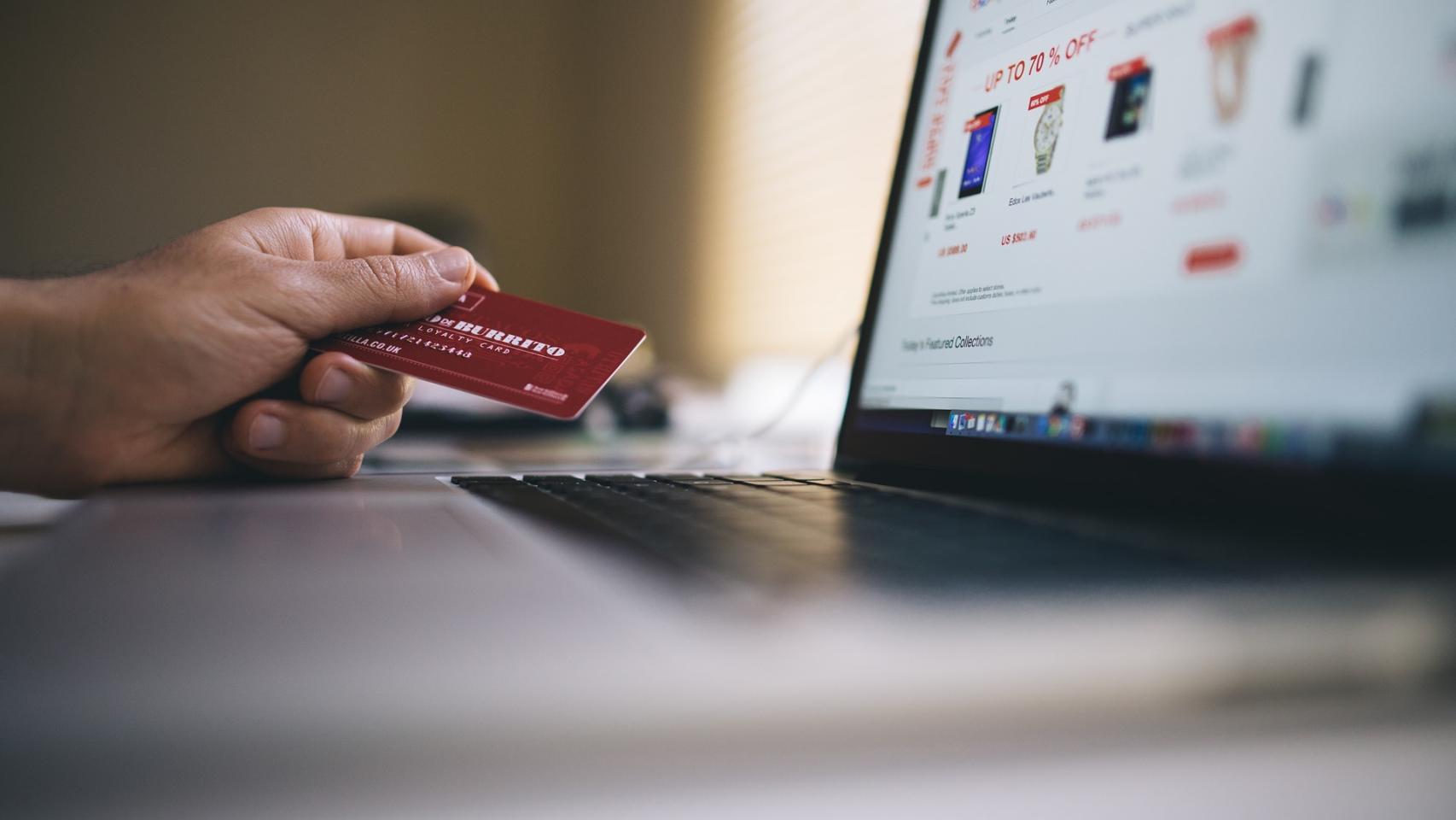 Un usuario realiza una compra online.