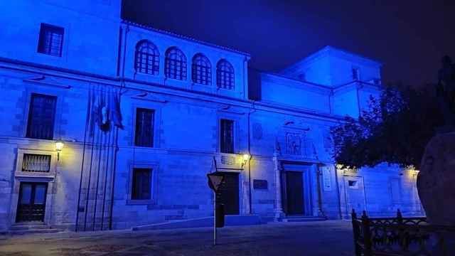Fachada de la Diputación de Zamora en azul