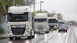 Los transportistas aplazan a "los próximos días" su decisión de reactivar los paros contra el Gobierno