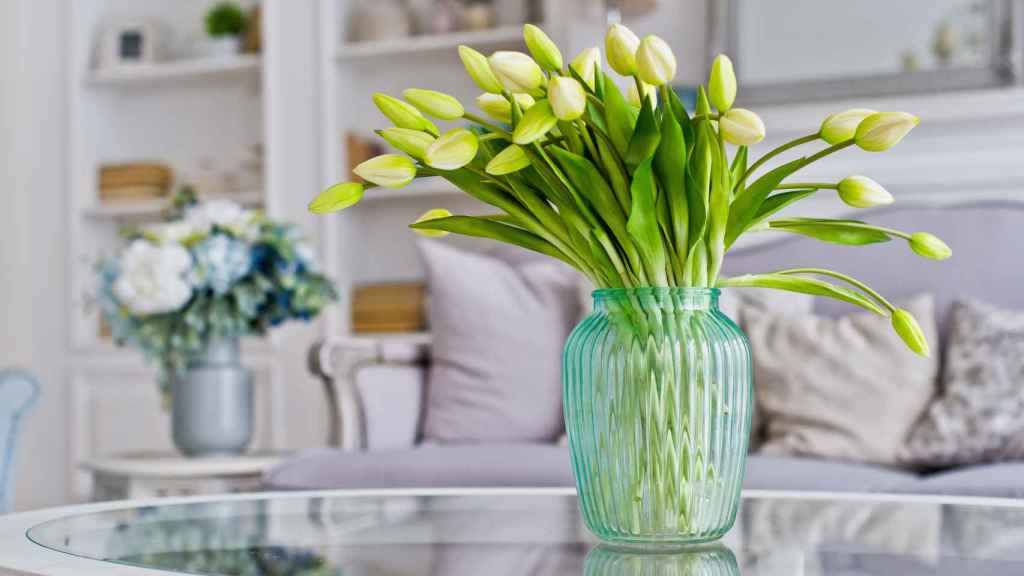 Ideas para decorar tu casa con flores y dejar que entre la primavera