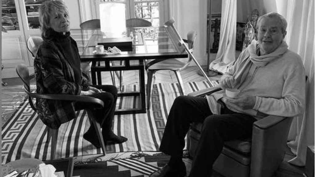 Alain Delon y su mujer en una de sus últimas conversaciones.